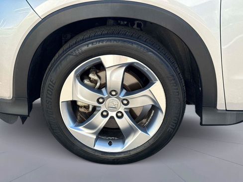 Used 2018 Honda HR-V LX image 11