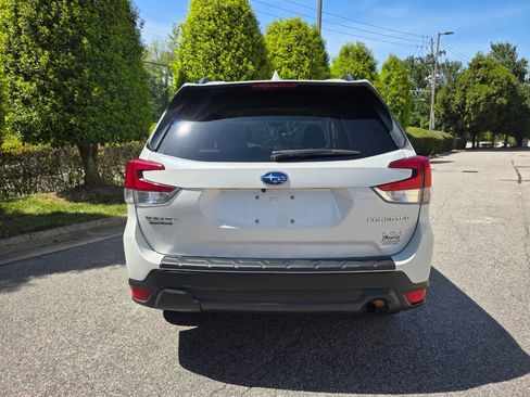 Used 2021 Subaru Forester Premium AWD/4WD image 4