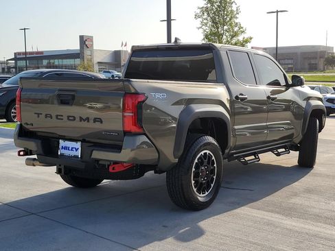 Used 2025 Toyota Tacoma TRD Off-Road AWD/4WD image 5
