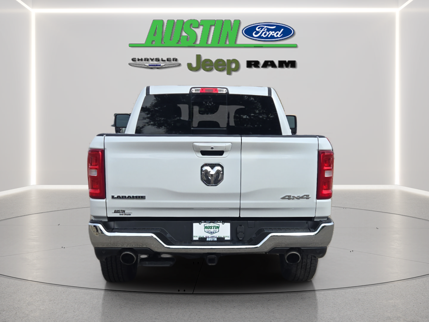 Used 2025 RAM 1500 Laramie w/ Trailer Tow Group AWD/4WD image 4