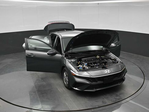 New 2026 Hyundai Elantra SE FWD image 40