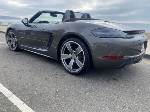 Used 2022 Porsche 718 Boxster RWD image 16