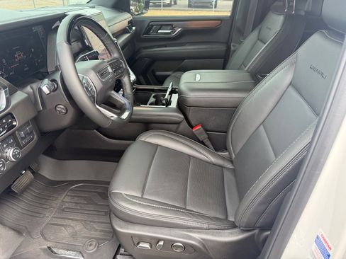 Used 2025 GMC Yukon Denali w/ Denali Reserve Package AWD/4WD image 11