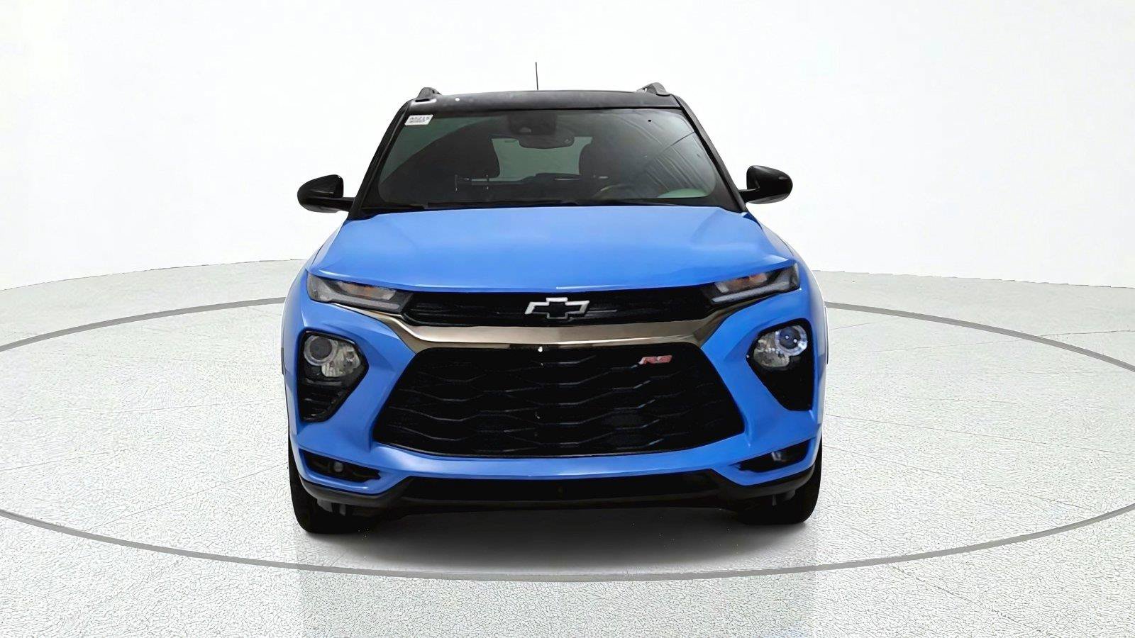Used 2023 Chevrolet TrailBlazer RS w/ Sun and Liftgate Package FWD image 2