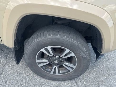 Used 2019 Toyota Tacoma TRD Sport AWD/4WD image 2