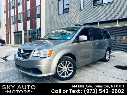 Used 2014 Dodge Grand Caravan SXT image 1
