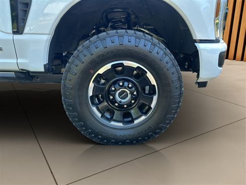 Used 2026 Ford F350 Platinum w/ Tremor Off-Road Package AWD/4WD image 13