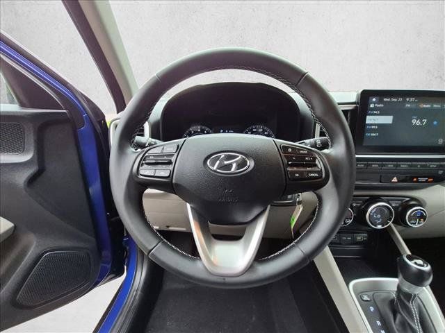 Used 2022 Hyundai Venue SEL FWD image 30