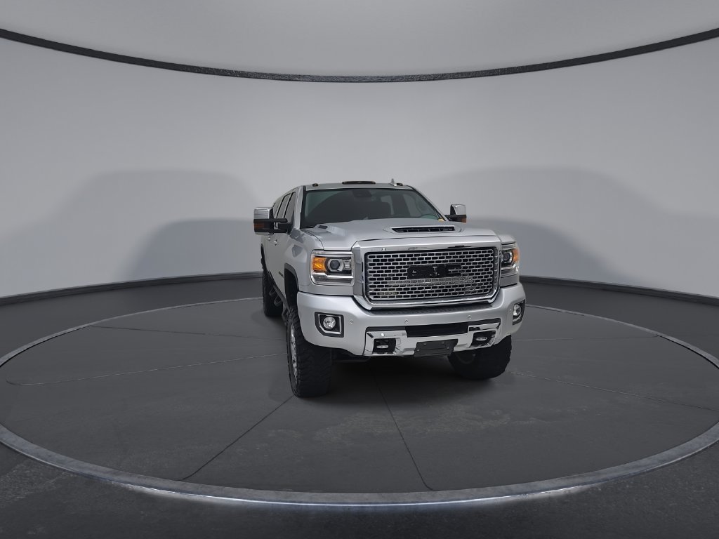 Used 2017 GMC Sierra 2500 Denali w/ Duramax Plus Package AWD/4WD image 5