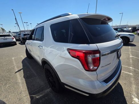 Used 2018 Ford Explorer Platinum AWD/4WD image 4