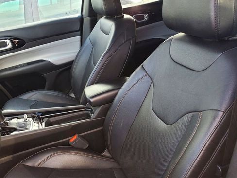 Used 2023 Jeep Compass Limited image 11