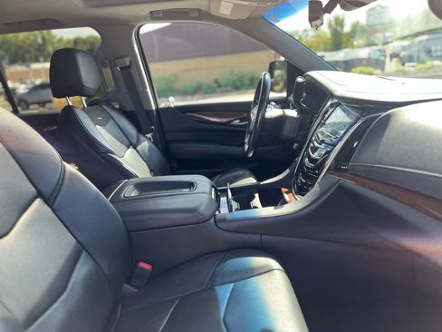 Used 2018 Cadillac Escalade Luxury image 48