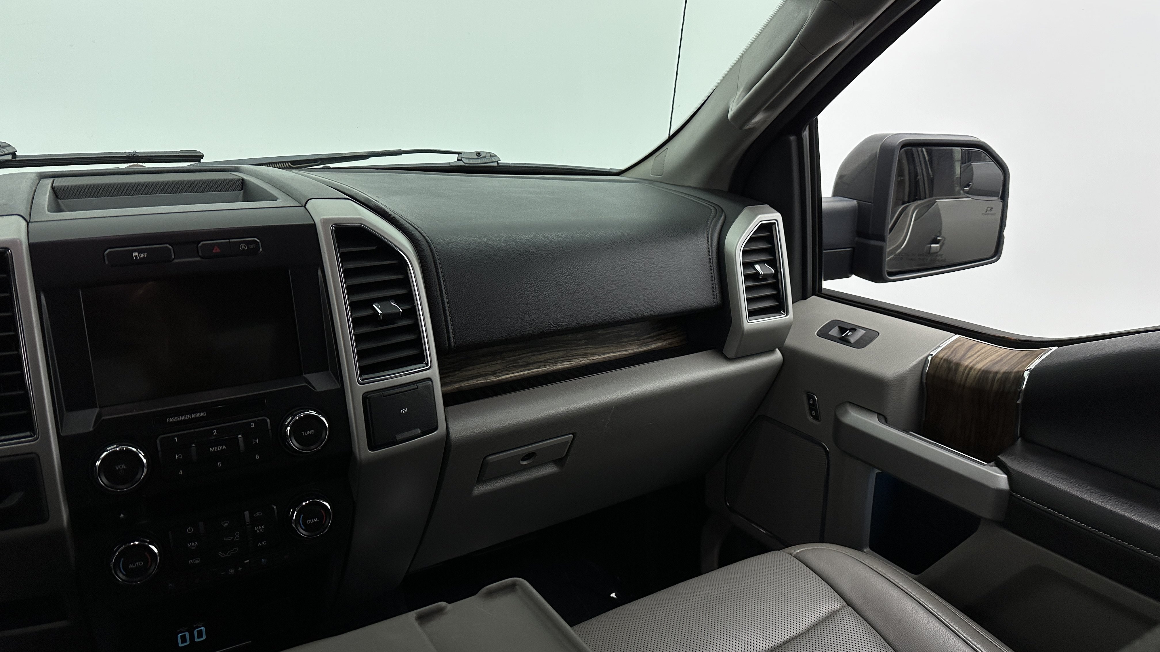 Used 2018 Ford F150 Lariat RWD image 32