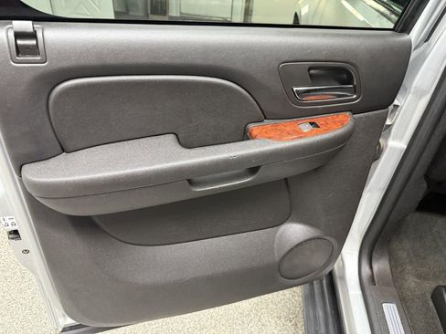 Used 2013 Chevrolet Avalanche LTZ image 27