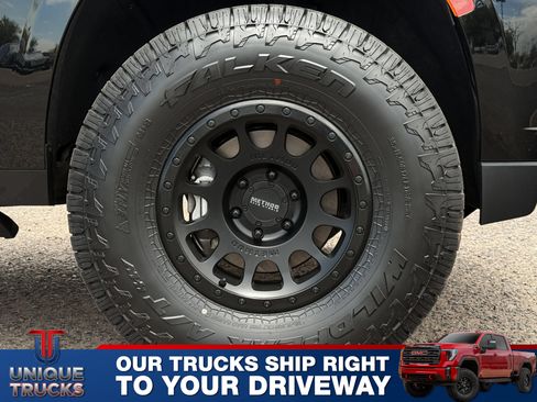 Used 2023 Chevrolet Suburban RST w/ Luxury Package AWD/4WD image 5