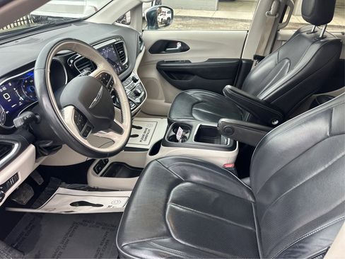 Used 2020 Chrysler Pacifica Limited w/ Advanced Safetytec Group image 11