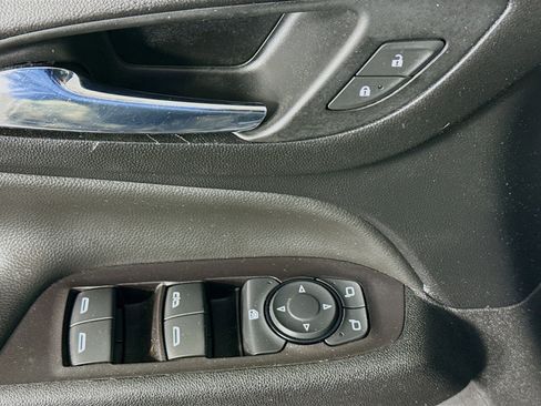 Used 2022 Chevrolet Equinox LT image 24