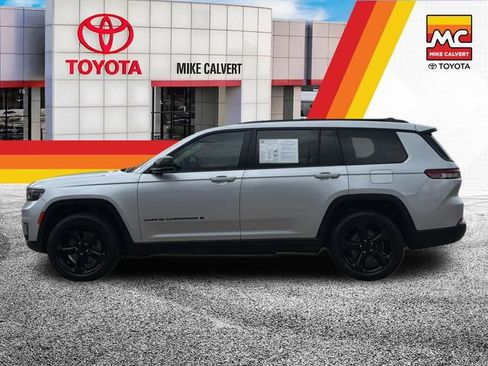 Used 2022 Jeep Grand Cherokee L Limited w/ Black Appearance Package RWD image 2