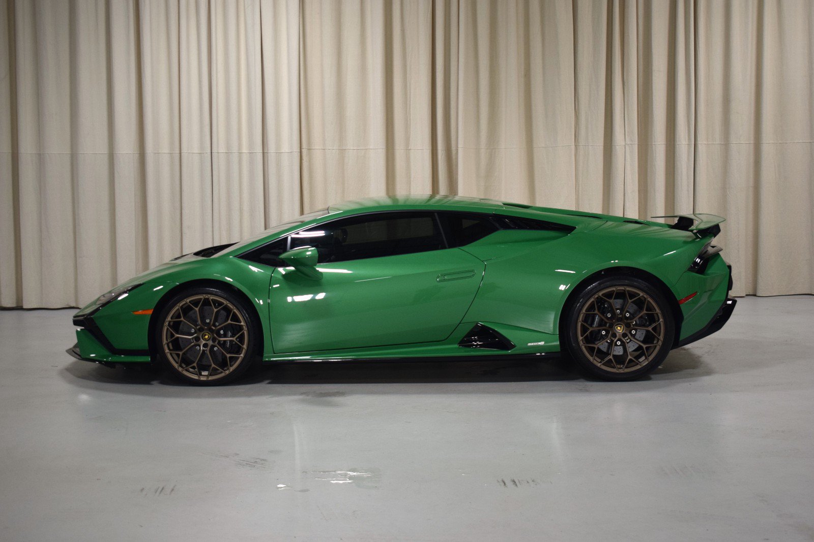 Used 2023 Lamborghini Huracan Tecnica RWD image 6