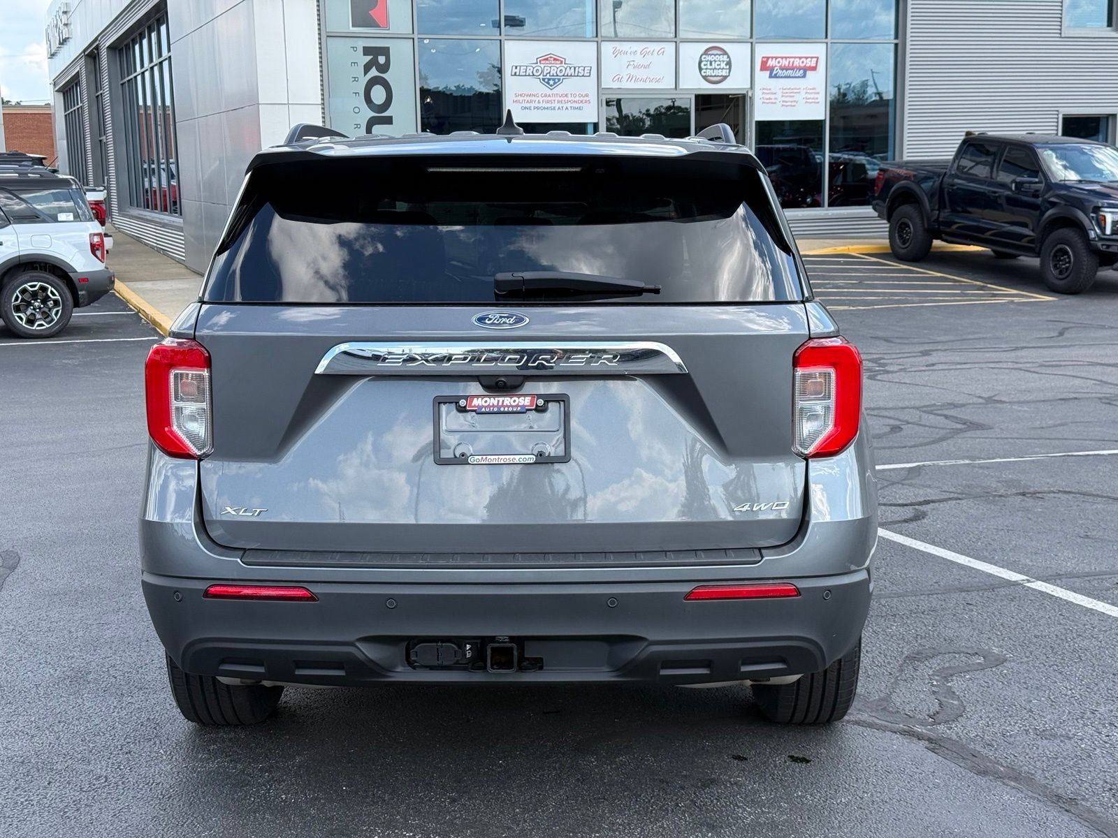 Used 2024 Ford Explorer XLT w/ Class IV Trailer Tow Package AWD/4WD image 5