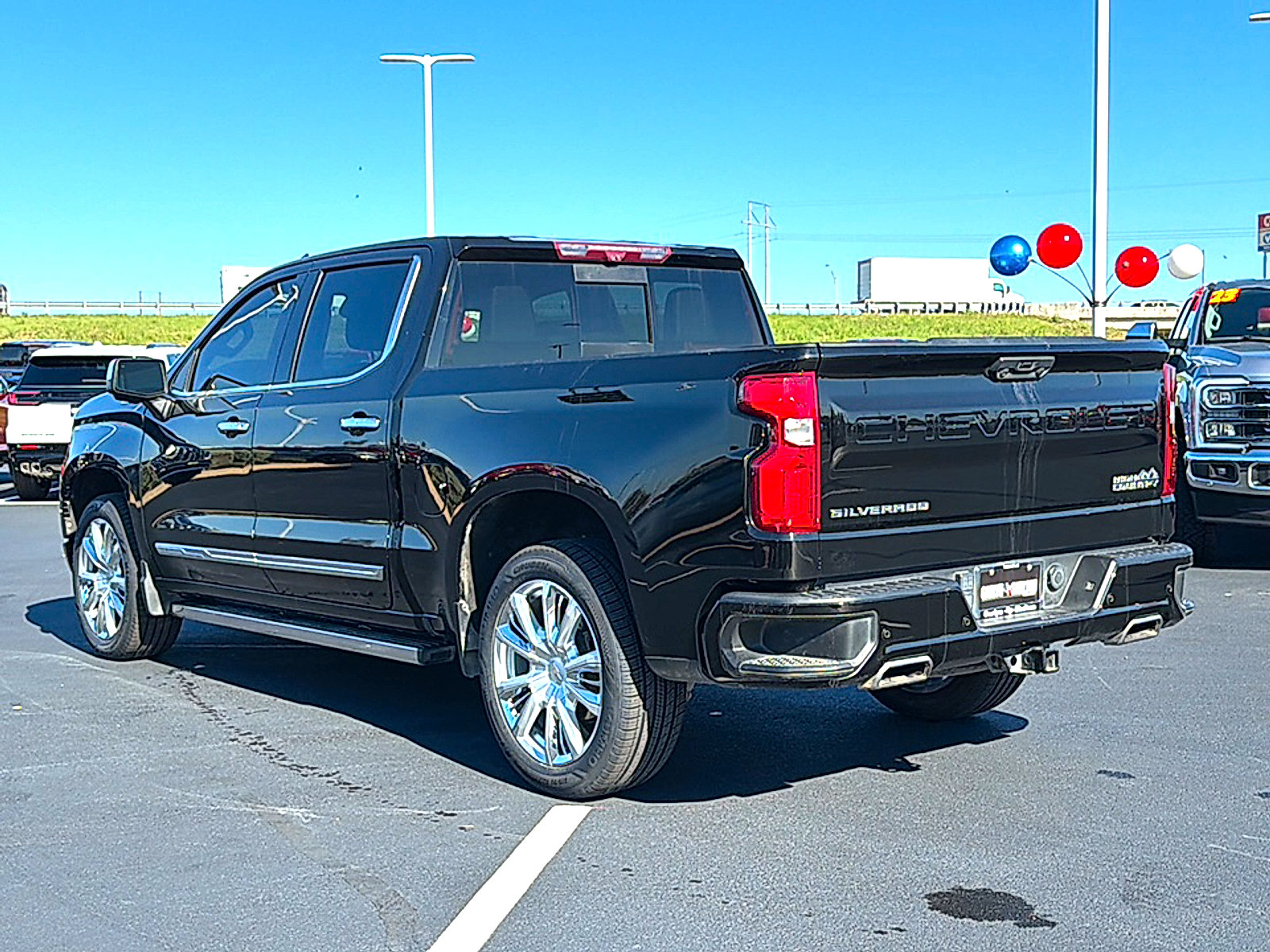 Used 2023 Chevrolet Silverado 1500 High Country w/ High Country Premium Package AWD/4WD image 6