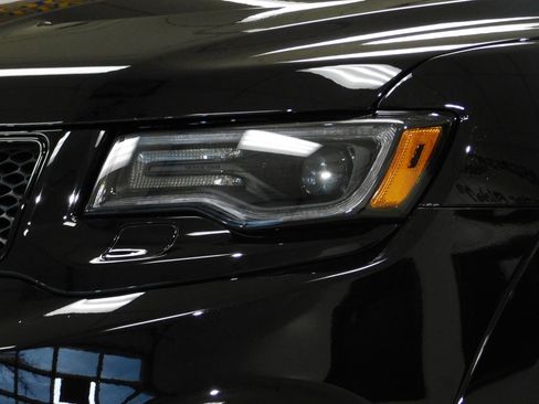 Used 2021 Jeep Grand Cherokee SRT image 17