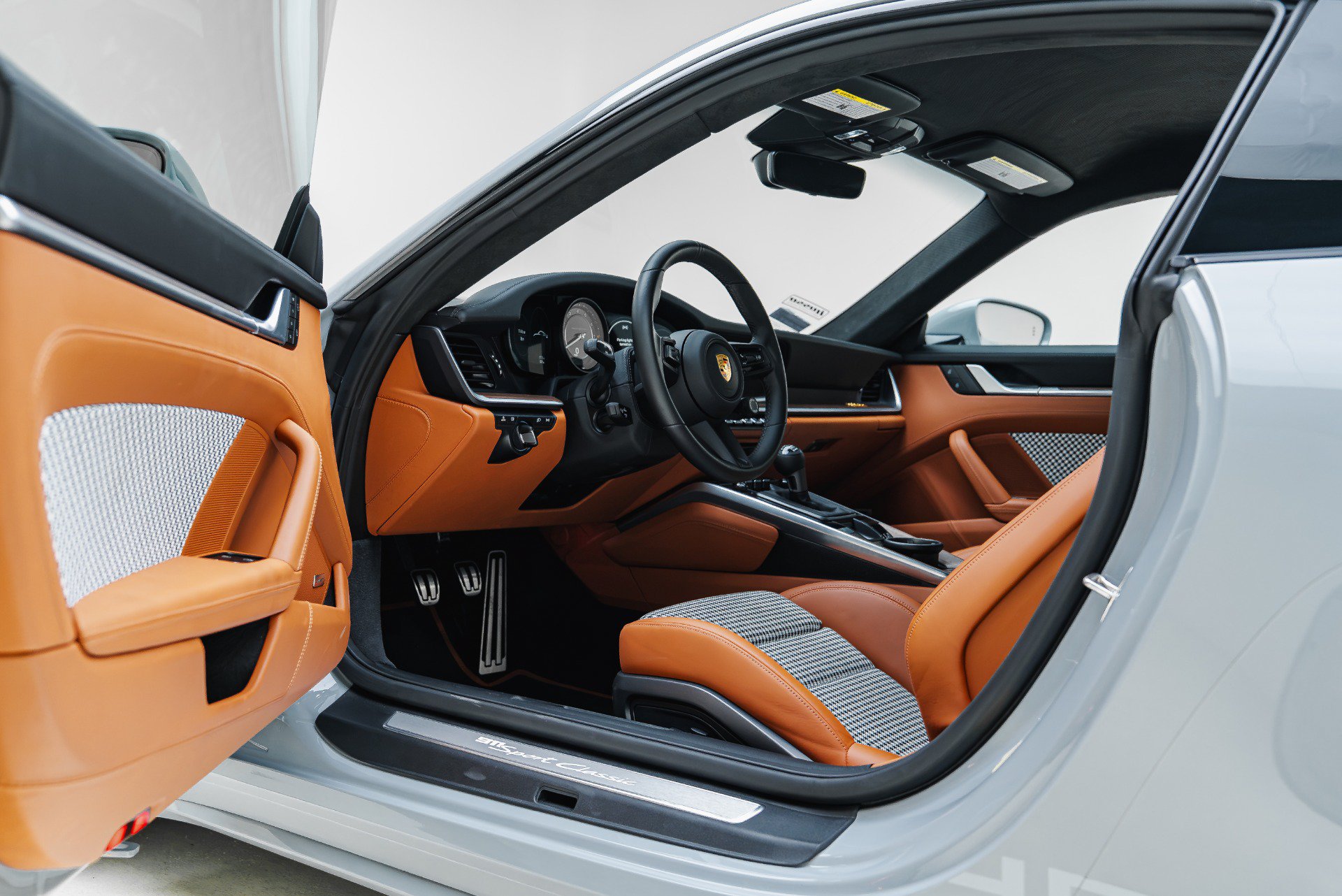 Used 2023 Porsche 911 Sport Classic RWD image 3