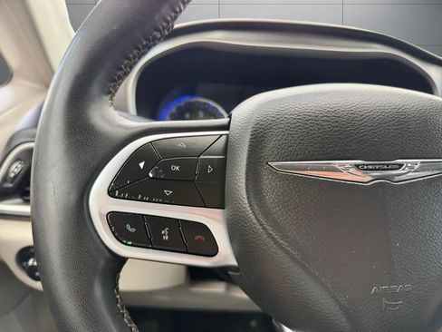 Used 2022 Chrysler Pacifica Touring-L FWD image 29