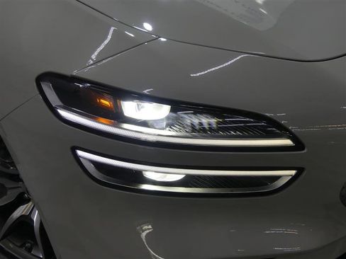 Used 2025 Genesis G70 2.5T image 15