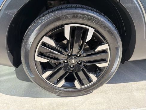 Used 2024 Kia Telluride SX Prestige w/ Towing Package AWD/4WD image 32