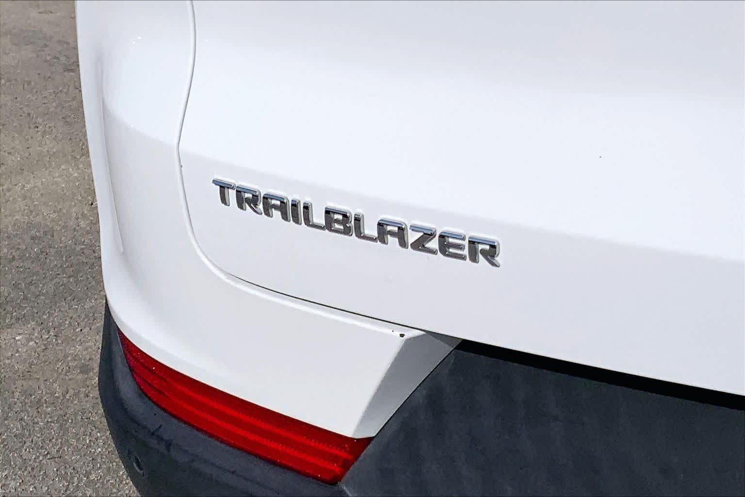 Used 2021 Chevrolet TrailBlazer LT w/ Driver Confidence Package FWD image 27