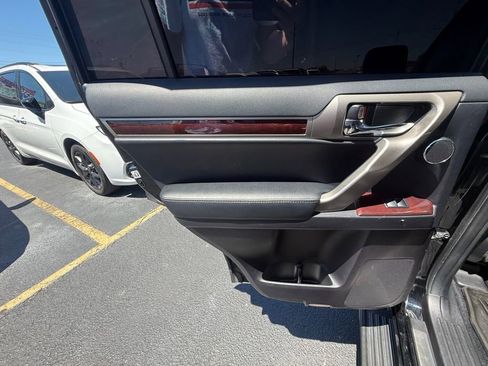 Used 2015 Lexus GX 460 Luxury w/ Preferred Accessory Package AWD/4WD image 18