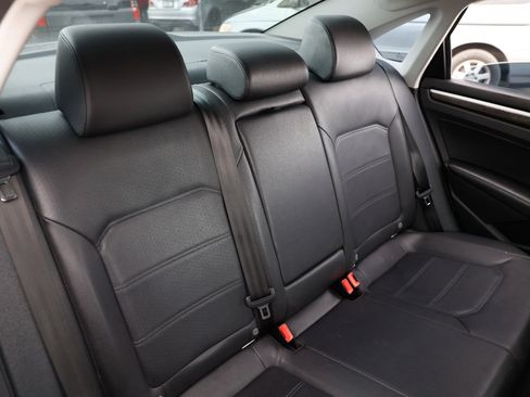 Used 2018 Volkswagen Passat 2.0T SE image 14