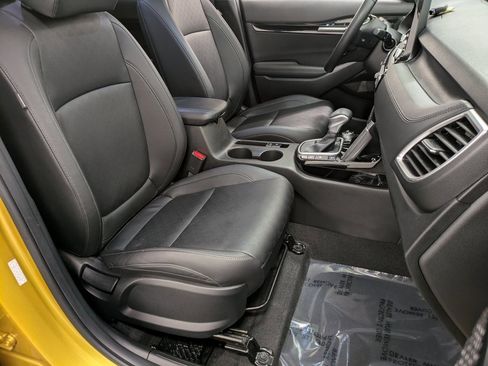 Certified 2022 Kia Seltos SX w/ Sunroof Package image 28