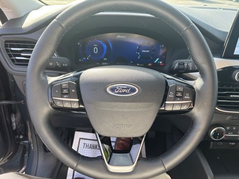 Used 2022 Ford Escape SEL w/ Technology Package AWD/4WD image 12