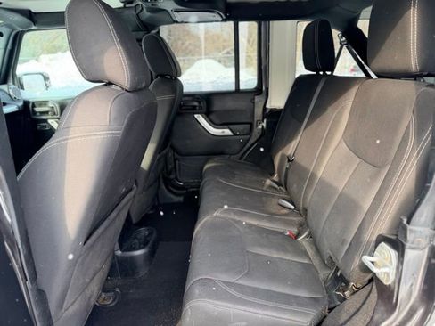 Used 2018 Jeep Wrangler Unlimited Sahara w/ Connectivity Group image 21