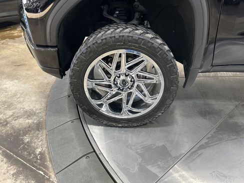 Used 2022 GMC Sierra 1500 AT4X image 34