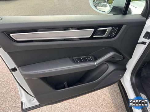 Used 2023 Porsche Cayenne Platinum Edition image 10