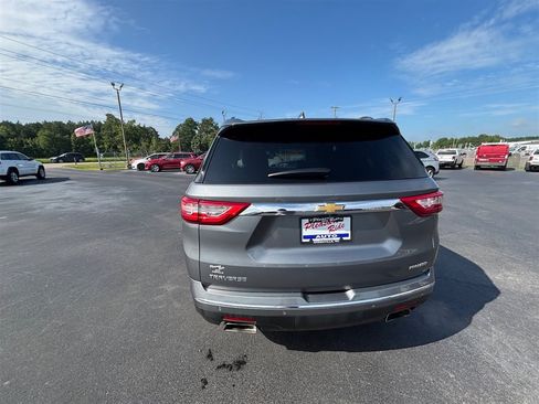 Used 2019 Chevrolet Traverse Premier w/ Driver Confidence II Package FWD image 3