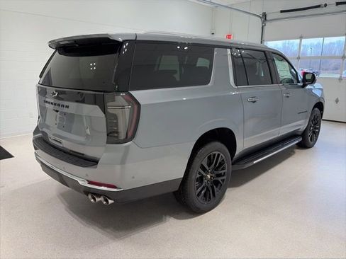 New 2026 Chevrolet Suburban Premier image 6