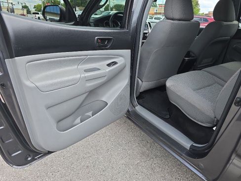 Used 2014 Toyota Tacoma 4x4 Double Cab w/ SR5 Package image 29