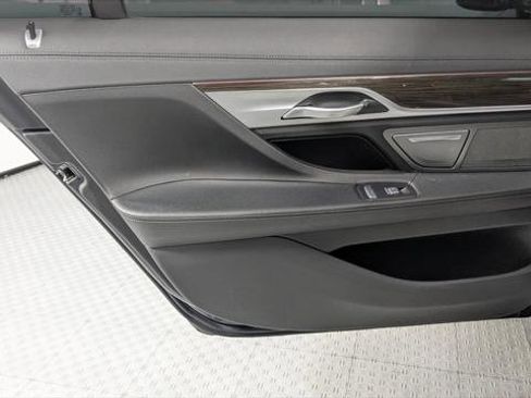 Used 2020 BMW 740i image 16