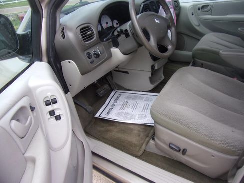 Used 2006 Dodge Grand Caravan SXT FWD image 2