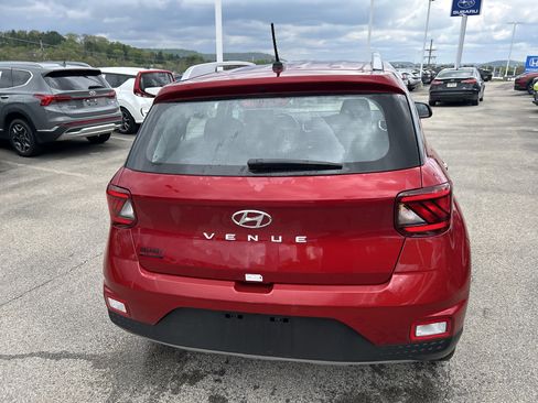 Used 2025 Hyundai Venue SEL FWD image 7