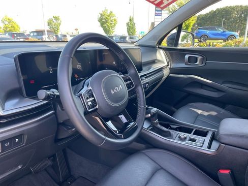 Used 2025 Kia Sorento EX w/ Panoramic Sunroof Package FWD image 10