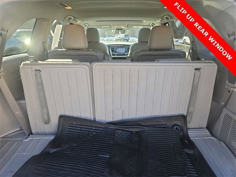Used 2019 Toyota Highlander SE image 26
