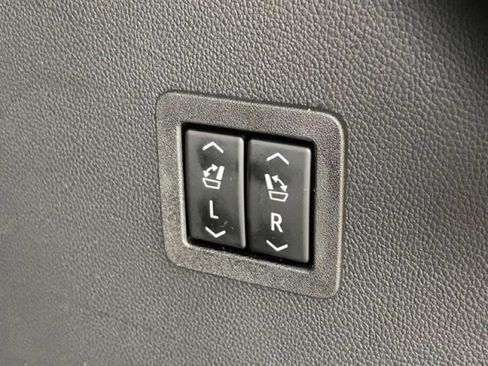 Used 2020 Buick Enclave Premium w/ Surround and Sites Package image 9