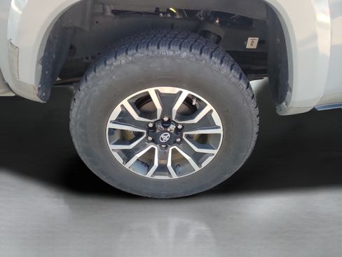 Used 2020 Toyota Tacoma TRD Sport RWD image 9