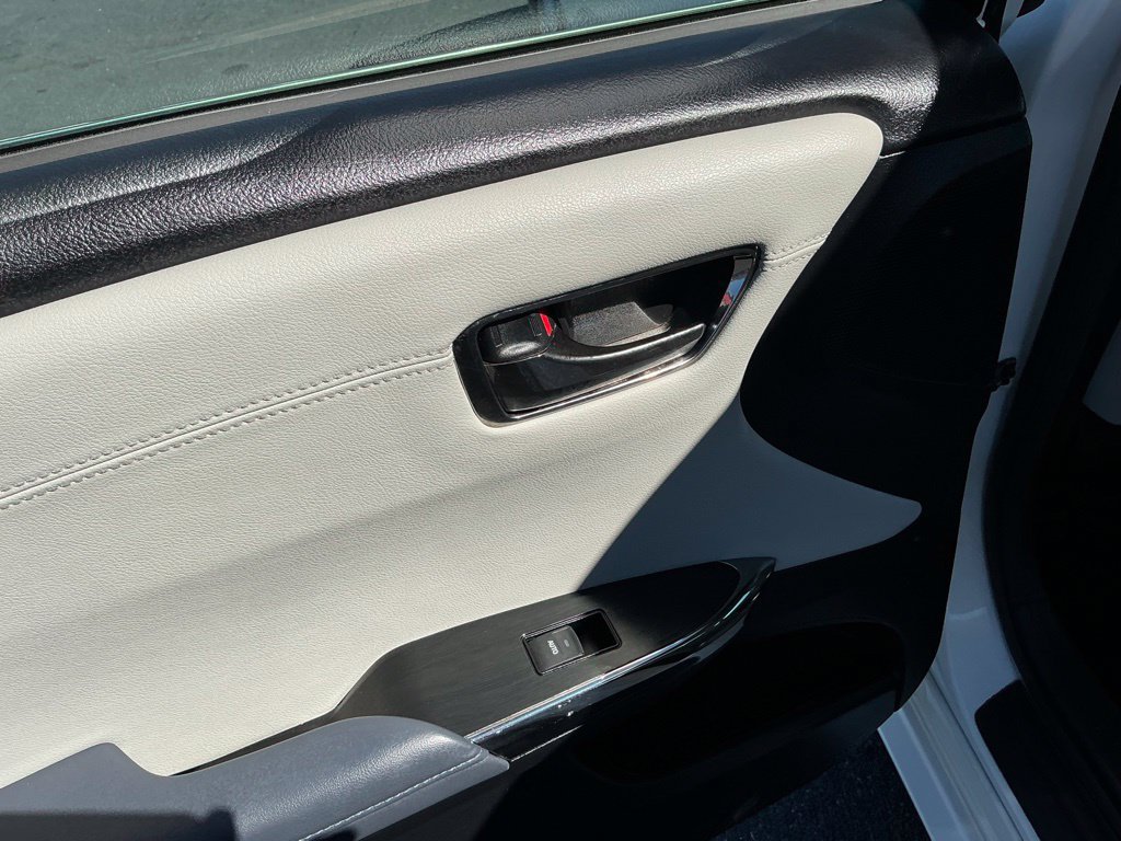 Used 2013 Toyota Avalon XLE Premium FWD image 28