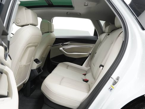 Used 2024 Audi Q8 e-tron Premium Plus w/ Premium Plus Package image 18